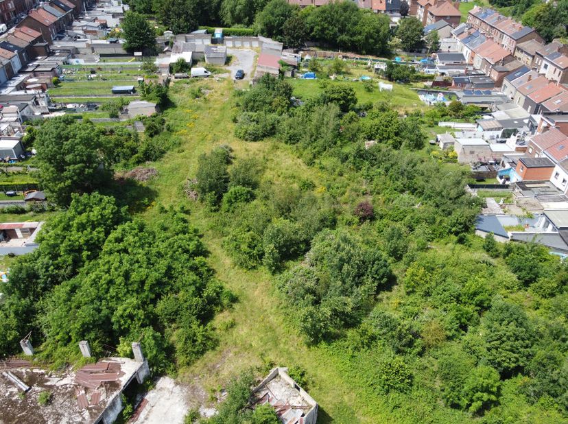 Environ 1 hect en zone d'habitat 2 accès