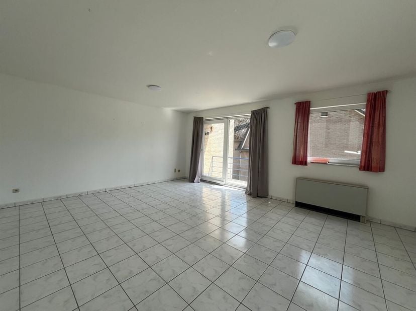 Appartement met 2 slaapkamers, terras en garage<br />
Ligging: Centraal gelegen in Ramsel, met alle dagelijkse voorzieningen binnen handbereik en een