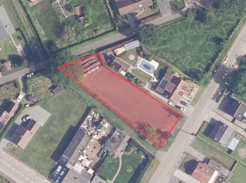 Bouwgrond voor OB van 10a 22ca <br />
<br />
Ligging: Dit perceel is zeer rustig gelegen in een verkaveling in het centrum van Lichtaart met alle fa