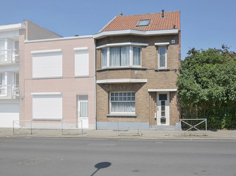 Maxime Real Estate vous propose cette charmante maison avec un spacieux jardin, offrant un beau potentiel après travaux.<br />
Idéalement située à l'a
