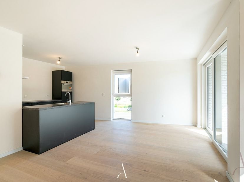 Op een uitstekende ligging, vlakbij het centrum van Molenbeersel, bevindt zich dit instapklare appartement op de tweede verdieping van de recente Resi