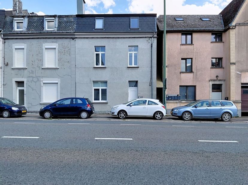 Te koop in Aarlen  Appartement met 1 slaapkamer, terras en privétuin<br />
W Immobilière biedt u in Aarlen dit charmante gelijkvloerse appartement van