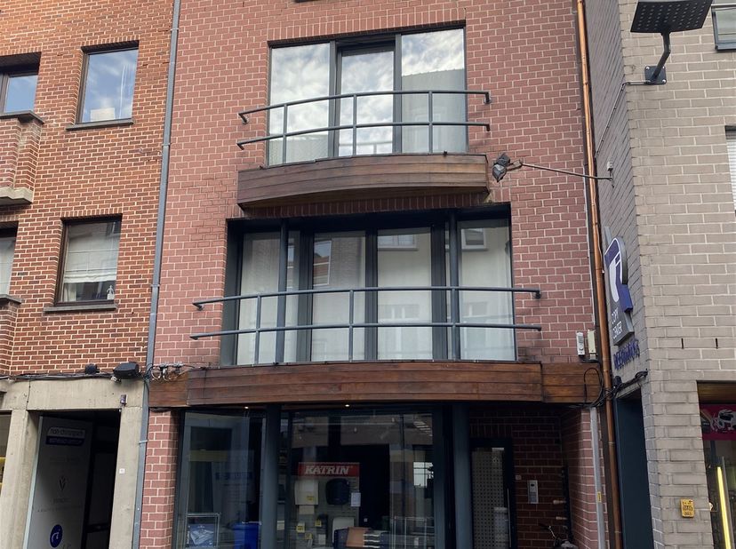 Instapklare studio in het hart van Sint-Truiden – ideale investering!<br />
<br />
Ontdek deze instapklare en lichtrijke studio gelegen in het bruis