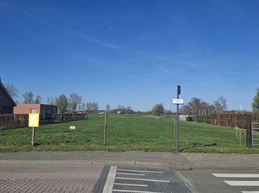 Droomt u ervan uw eigen woning te bouwen op een rustige, groene locatie? Dan bieden deze twee identieke bouwgronden een unieke kans. U geniet hier van
