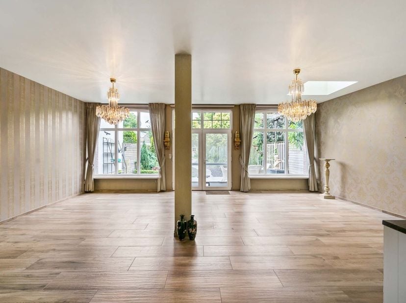 Uniek gelijkvloers appartement met zonnige tuin en ruime garage in hartje Geel<br />
<br />
Locatie: Gelegen in de Kollegestraat, midden in het cent
