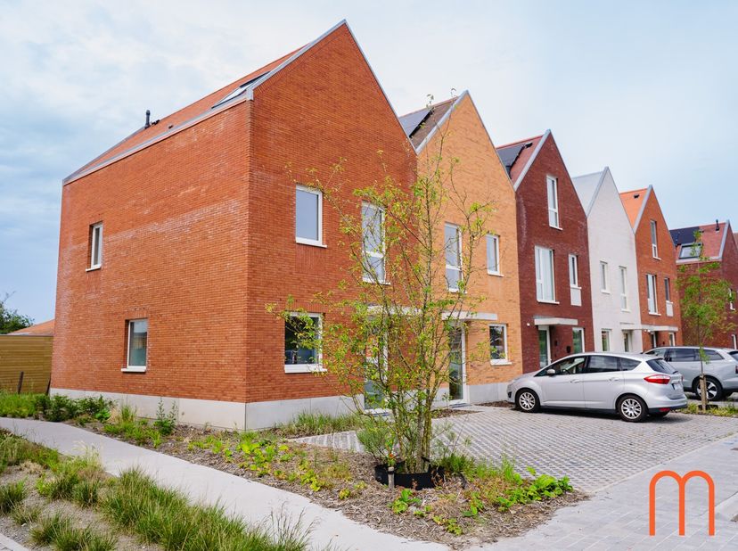 Rustig wonen in de Mispellaan te Oostende<br />
<br />
In een rustige en kindvriendelijke woonwijk in Oostende bevindt zich deze recente halfopen nieu