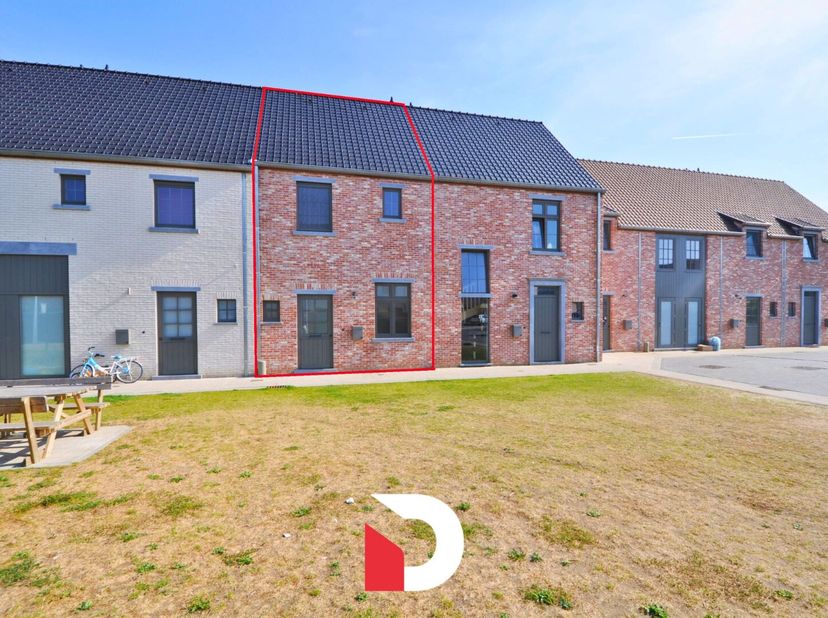 BEZOEKMOMENT VOLZET<br />
Deze moderne recente woning is gelegen in het kleinschalig woonerf "Hof ter Smede" te SInt-Andries (Brugge) vlakbij invalswe