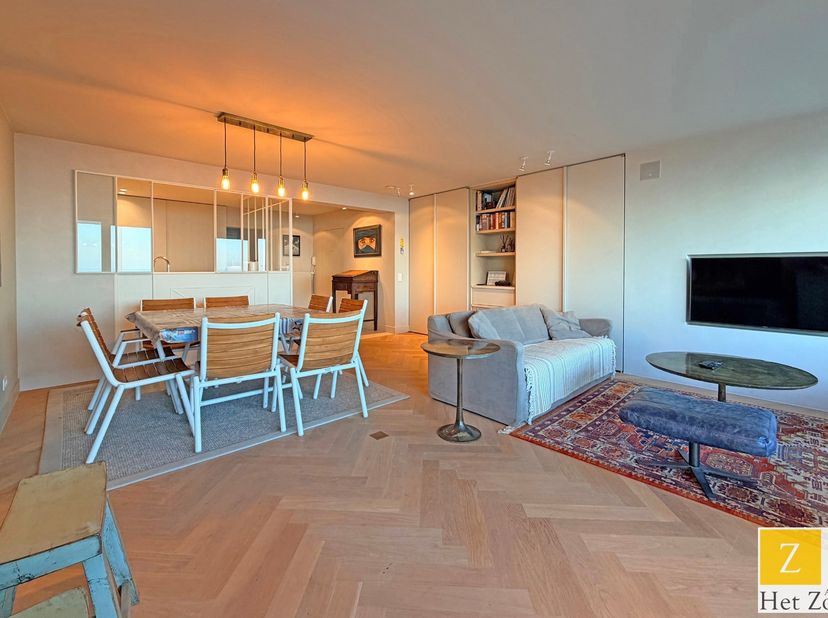 Voici la version adaptée en français, met toevoeging van de renovatie in 2021 :<br />
Découvrez cet appartement exceptionnel à vendre dans la Résidenc