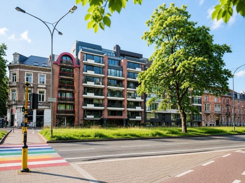 Deze verzorgde studio van 49 m² bevindt zich op de vijfde verdieping van residentie Amaury en geniet van een prachtig uitzicht op het Citadelpark. Dan