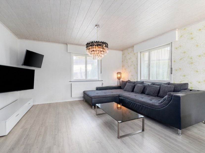 Ligging &amp; IndelingGelegen in een absolute rustige en verkeersarme buurt biedt deze woning de ideale combinatie van wooncomfort, ruimte en praktische i
