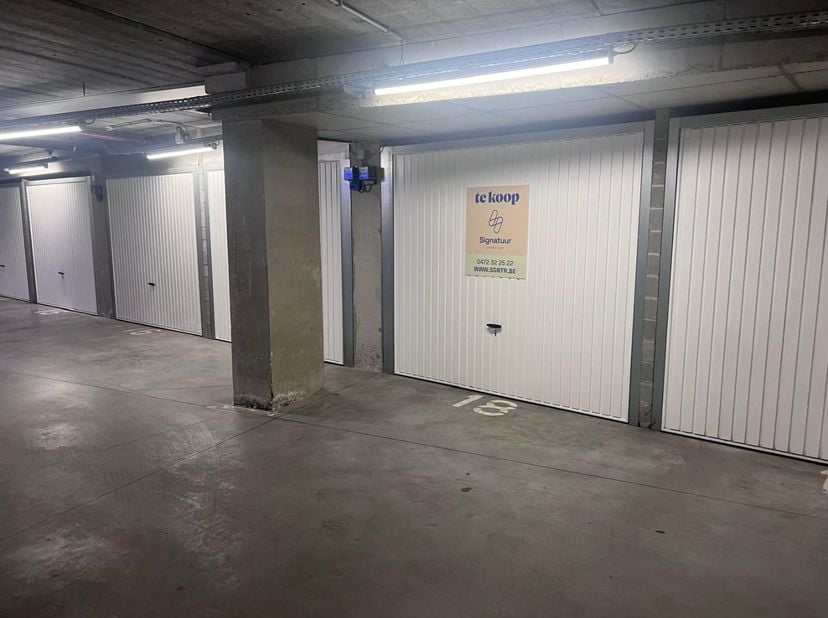 Garage te koop in Van Iseghemlaan 46 - G bus 18,
                    8400 Oostende