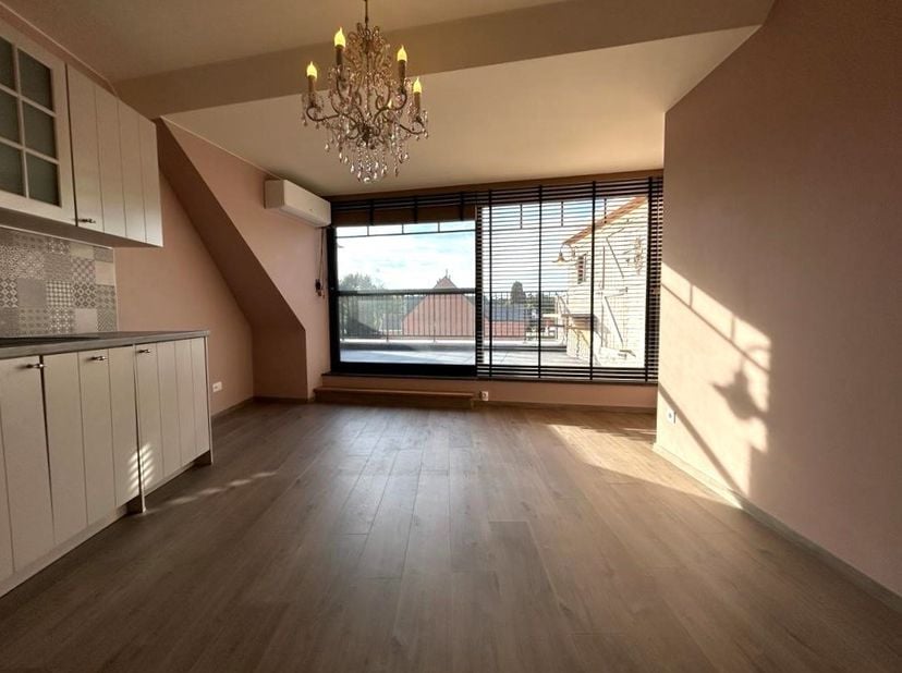 BEZOEK AANVRAGEN ENKEL MOGELIJK VIA VOLGENDE LINK: https://verlinden.mijnhuurprofiel.be/property/f31346e5-32e2-4465-b2c4-83f7a7ce5b14<br />
<br />
De