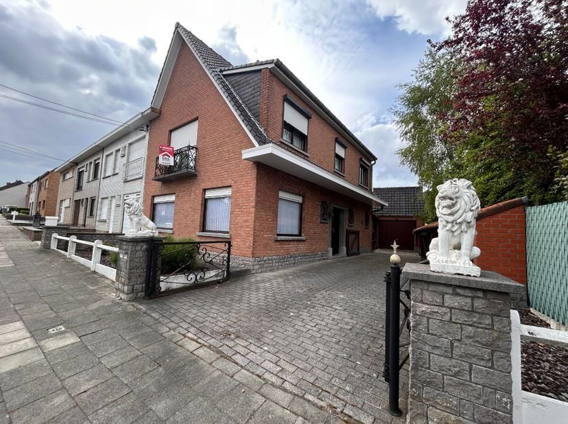 Maison à vendre à Rue de Reckem 3x,
                    7700 Mouscron