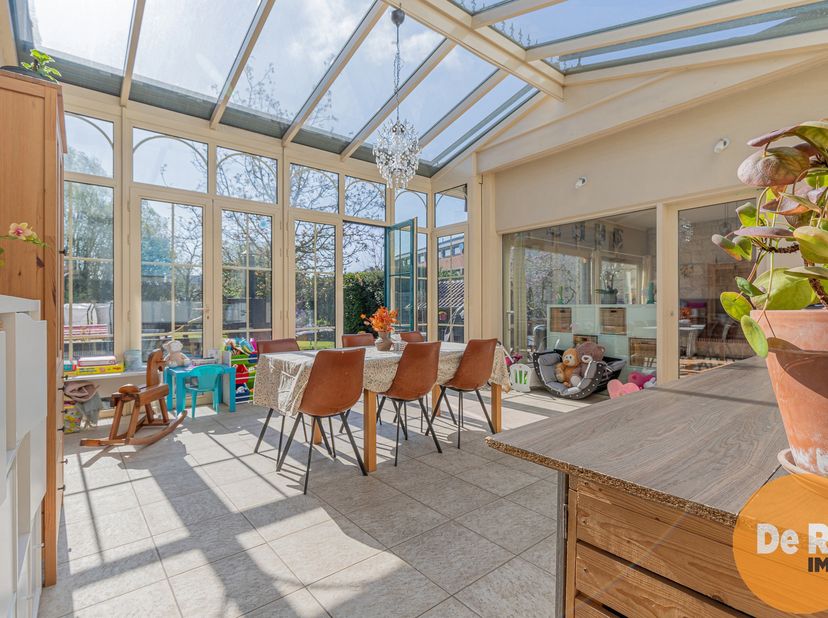 AALST - Instapklare, centraal gelegen gezinswoning met zonnige tuin en unieke ligging<br />
Bent u op zoek naar een perfect onderhouden woning die ber