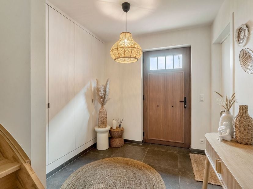 Energiezuinige woning met 3 slaapkamers in Kozen<br />
In de Paenhuysstraat te Kozen, deelgemeente van Nieuwerkerken, bevindt zich deze moderne halfo
