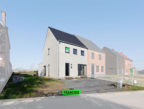                                         Koppelwoning te koop in Ophasselt, € 459.000
