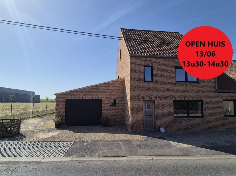 OPEN HUIS ZATERDAG 13/06 van 13.30u tot 14.30u.<br />
Fantastisch mooie villa landelijk gelegen te Houthulst (Klerken), omvattende o.a. op het GELIJKV