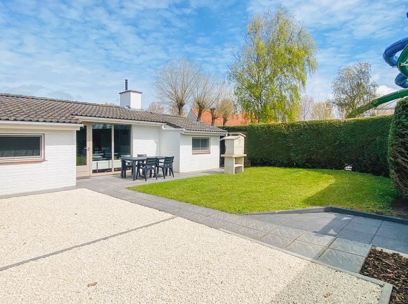 Instapklare vakantiewoning met 3 slaapkamers op toplocatie aan zee.<br />
<br />
Ontdek deze verzorgde en instapklare vakantiewoning, gelegen in het g