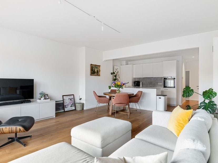Volledig gerenoveerd (2021) appartement met terras op topligging in Antwerpen, 2000 (EPC A)<br />
Hier komen authentieke charme, hedendaags comfort e