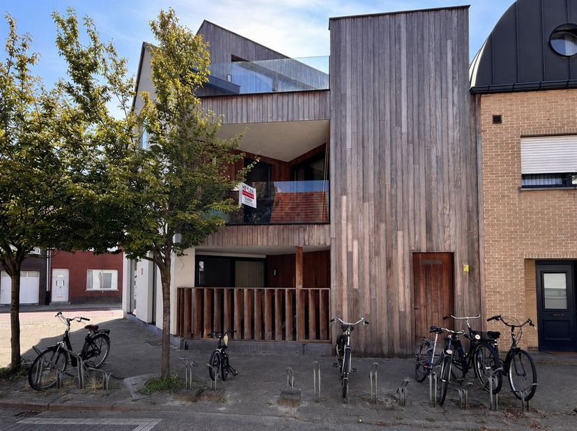 Modern appartement met één slaapkamer en terras<br />
Ligging: Het appartement bevindt zich vlak bij het centrum van Turnhout, op korte afstand van sc