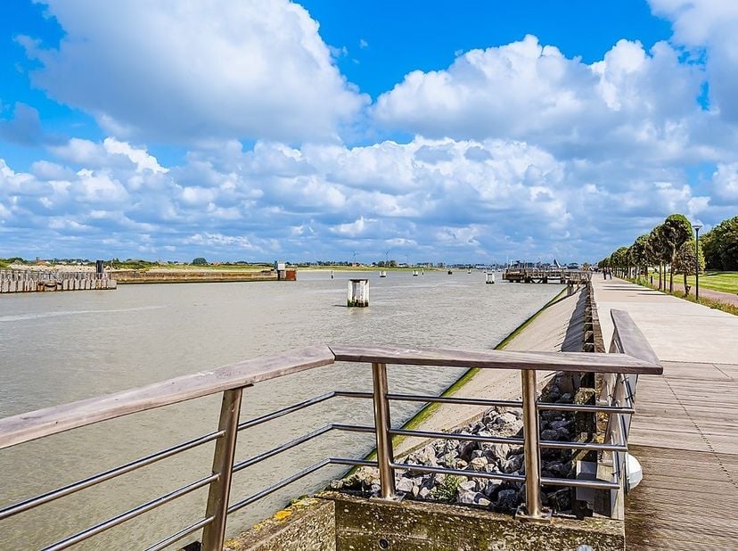 Cet appartement est situé dans le domaine calme et verdoyant Nieuweryde, à proximité du parc maritime, du chenal du port de Nieuport-Bain.<br />
L’app
