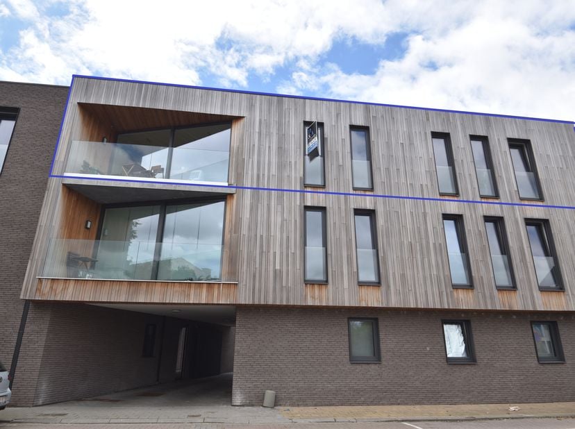 Bent u op zoek naar een modern, instapklaar appartement op een centrale ligging? Dan is dit recente en stijlvolle appartement in het centrum van Nieuw