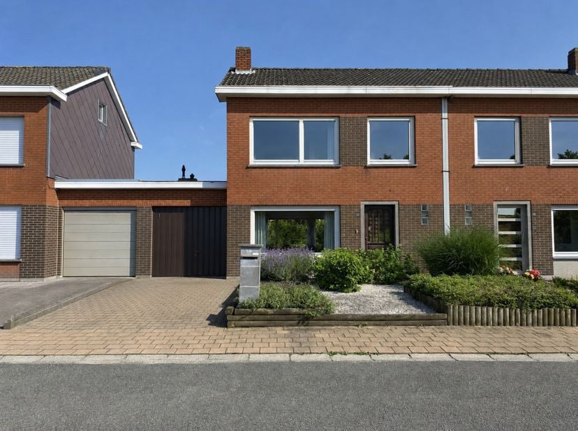 Maak uw bezoek aan ons nog eenvoudiger! Vul alstublieft vooraf de huurdersfiche in en stuur deze naar delphine@vastgoeddemeyer.be. Wij nemen daarna co
