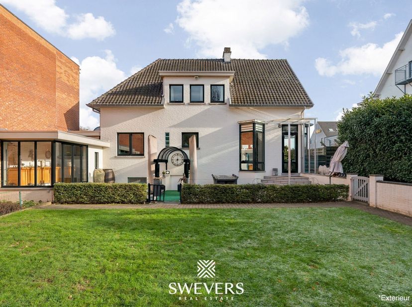 Voor meer info en fotos, surf naar www.swevers.be  In het hart van Beringen, op wandelafstand van winkels, scholen en ontspanning, vind je deze verras