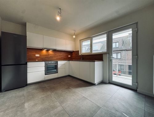                                         Appartement à louer à Nieuwkerken-Waas, € 915
