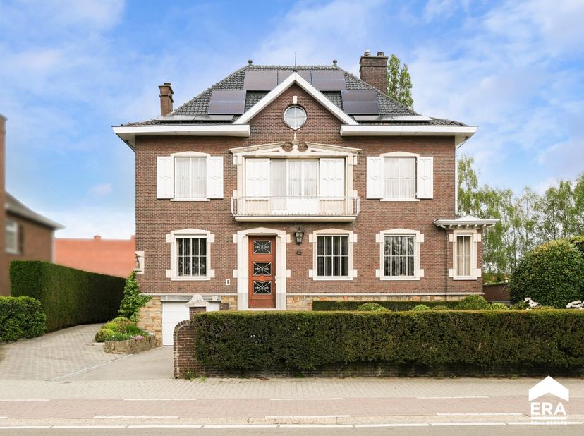 À vendre : villa individuelle élégante au cur de Zonhoven, située Grote Hemmenweg 9, avec un jardin spacieux de 550 m².Construite en 1955, cette propr
