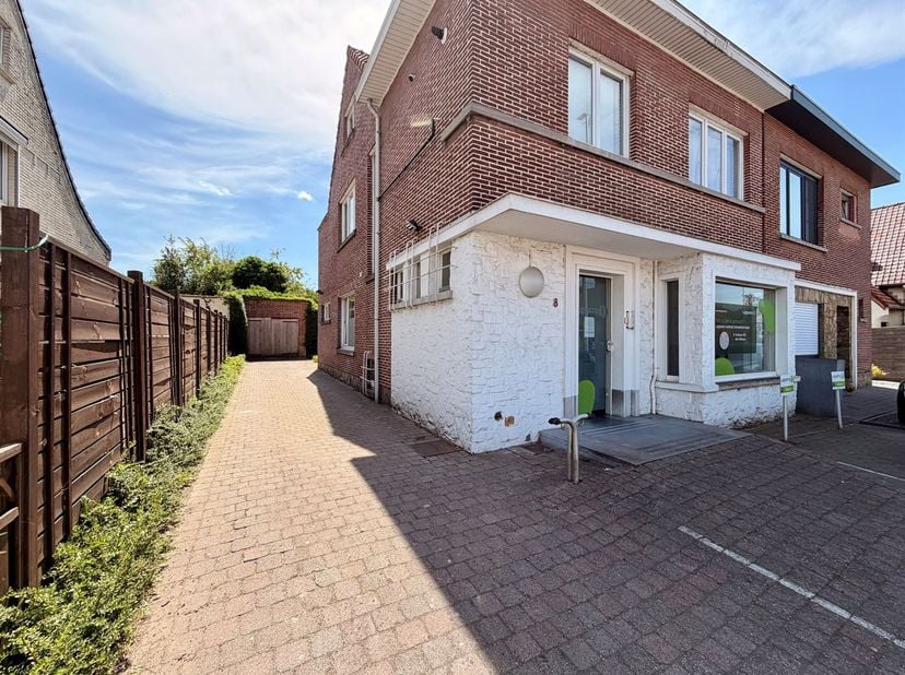 Bien professionnel à vendre
                    à 9100 Sint-Niklaas