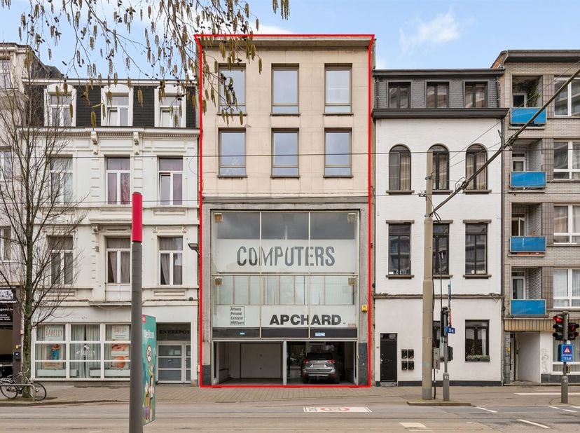 Unieke opportuniteit te koop!<br />
<br />
Ligging: <br />
<br />
We vinden dit gebouw met enorm veel potentieel op een absolute toplocatie te Ant