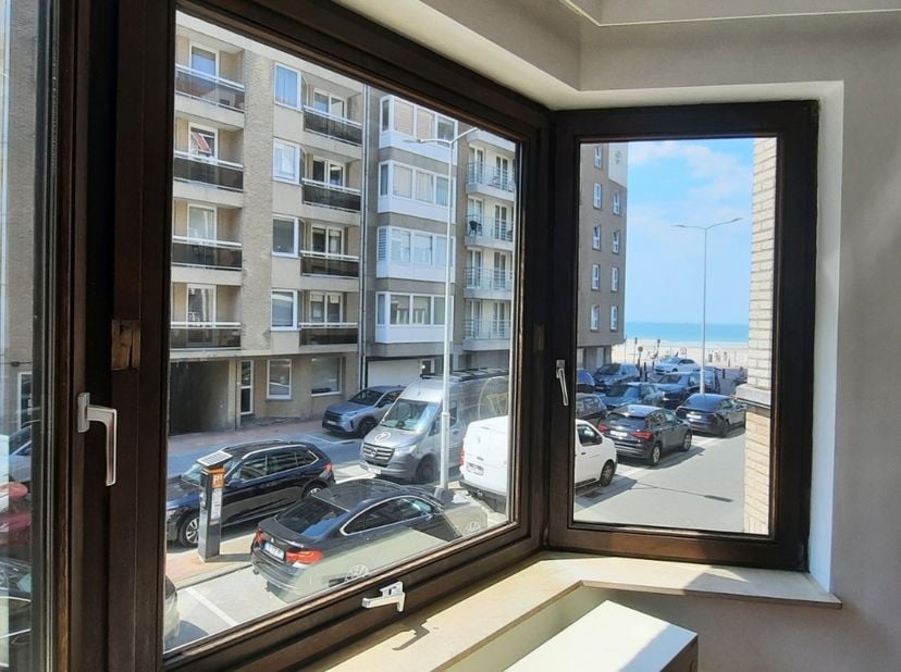 Ongemeubeld&amp;nbsp;<br />
Dit appartement geniet van een uitstekende ligging dichtbij de zee en heeft een zuidwest oriëntatie.<br />
Bij het binnenkomen