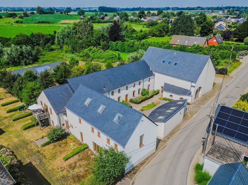 WALHAIN<br />
UNIQUE ! IMMEUBLE MIXTE RESIDENTIEL &amp;amp; PROFESSIONNEL <br />
Environment calme et verdoyant <br />
IDÉAL pour : Projet social, ASBL, P