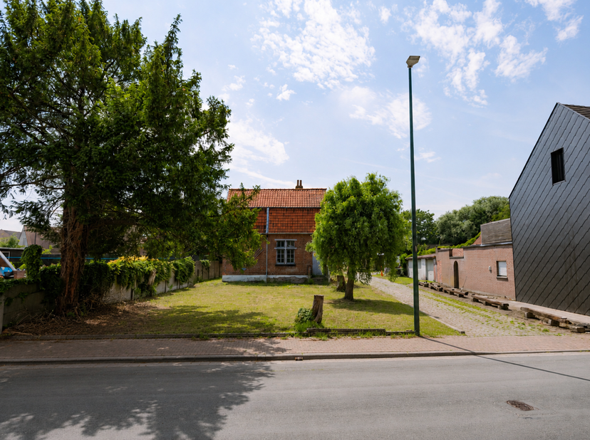 Bouwgrond voor open bebouwing te koop in Torhout<br />
Mogelijkheid bouwen aan 6% btw!<br />
Bent u op zoek naar een mooie bouwlocatie om uw droomwoni