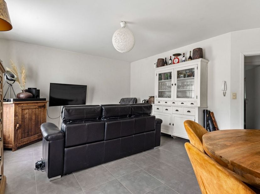 Appartement d'une chambre au rez-de-chaussée avec jardin dans le centre ville<br />
<br />
Situation : Situé dans le centre de Vorselaar, à quelques