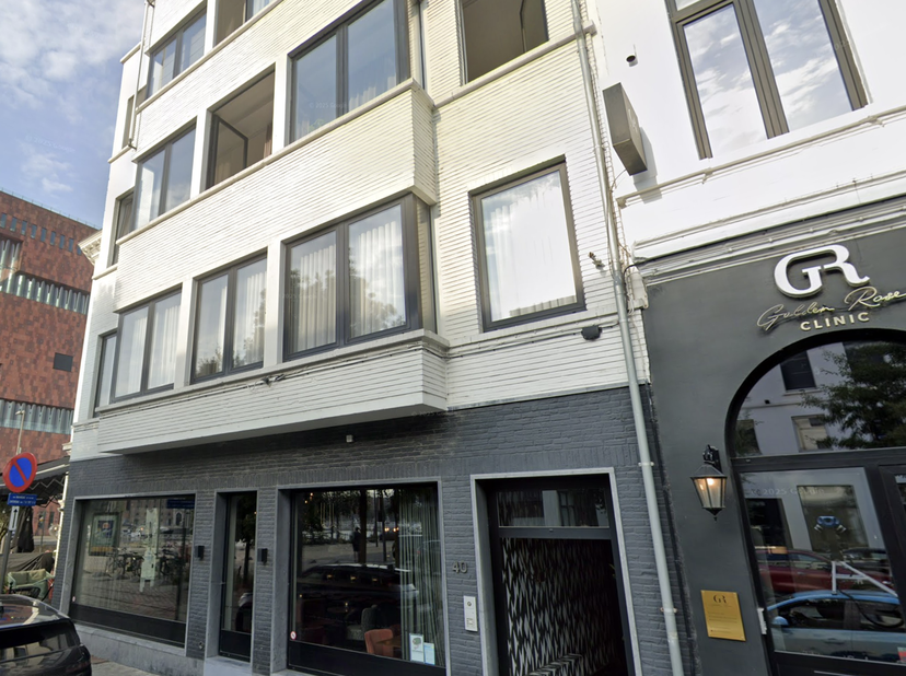 Espace de bureau d'environ 212 m² situé à proximité du MAS à Anvers. <br />
L'espace se compose d'une zone de travail ouverte offrant la possibilité d