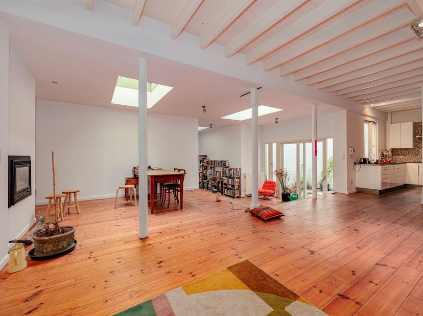 Charmant atelier/loft/achterhuis/magazijn ...  op toplocatie nabij Park Spoor Noord!<br />
Deze uiterst unieke woning is gekend als woonst met magazij