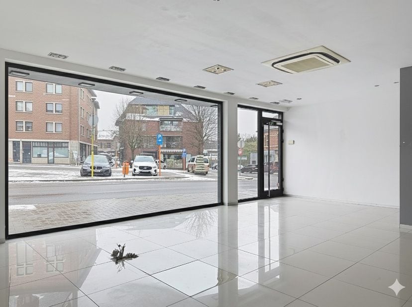 Bent u op zoek naar een commerciële uitvalsbasis die uw onderneming direct op de kaart zet? Dit uitzonderlijke handelspand in het hart van Wolvertem (