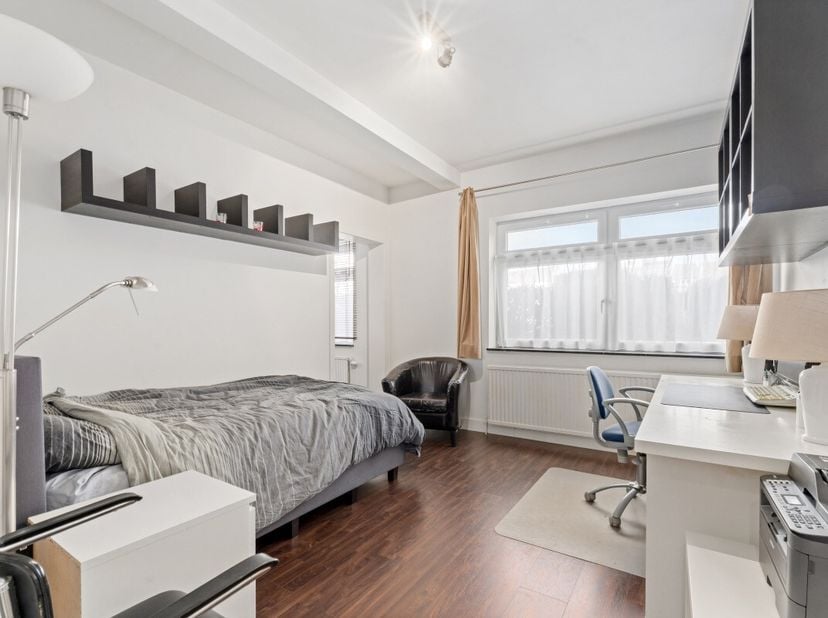 À vendre : studio charmant au centre de Louvain Ce studio prêt à emménager, situé au rez-de-chaussée, est idéal pour les parents souhaitant investir p