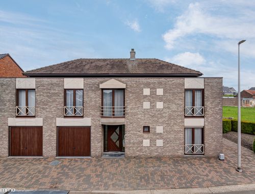                                         Appartementsgebouw te koop in Munsterbilzen, € 525.000
