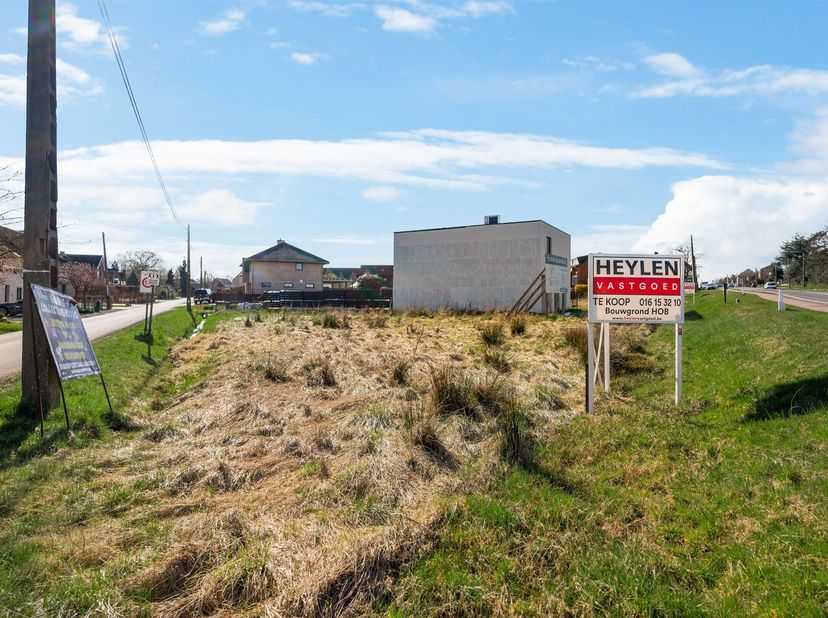 Op zoek naar een betaalbare bouwgrond op een praktische locatie?<br />
Aan de Diestsesteenweg 177 in Aarschot vindt u een perceel van 656 m² voor hal
