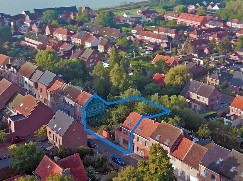 Bent u op zoek naar een interessante ontwikkelingsopportuniteit in Steendorp? Deze ruime projectgrond van 995 m², gelegen in de Gelaagstraat, biedt ta