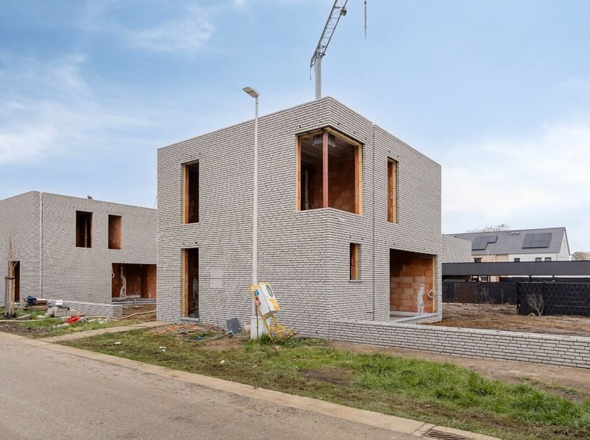 Te koop: moderne nieuwbouw open bebouwing in Panisdries, Koersel, centraal gelegen in Limburg, nabij scholen en openbaar vervoer. Deze woning (bouwjaa