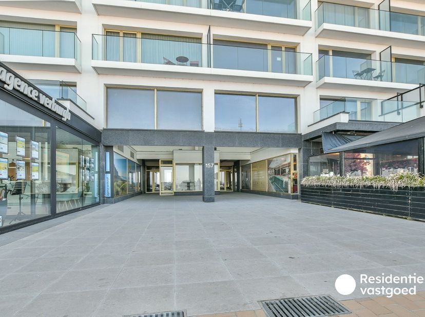Goed gelegen handelspand met visibiliteit vanop de Zeedijk te Blankenberge! Centraal gelegen in de befaamde winkelgalerij 'Excelsior' rondom tal van a