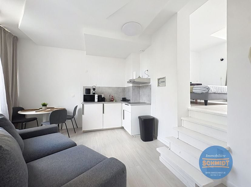 IMMOSCHMIDT (Réf. 29724) -  ETTERBEEK (MONTGOMERY - MÉRODE) - LIBRE le 02/06/2026 : Superbe duplex une chambre MEUBLÉ 40m² et rénové en 2026 se compos