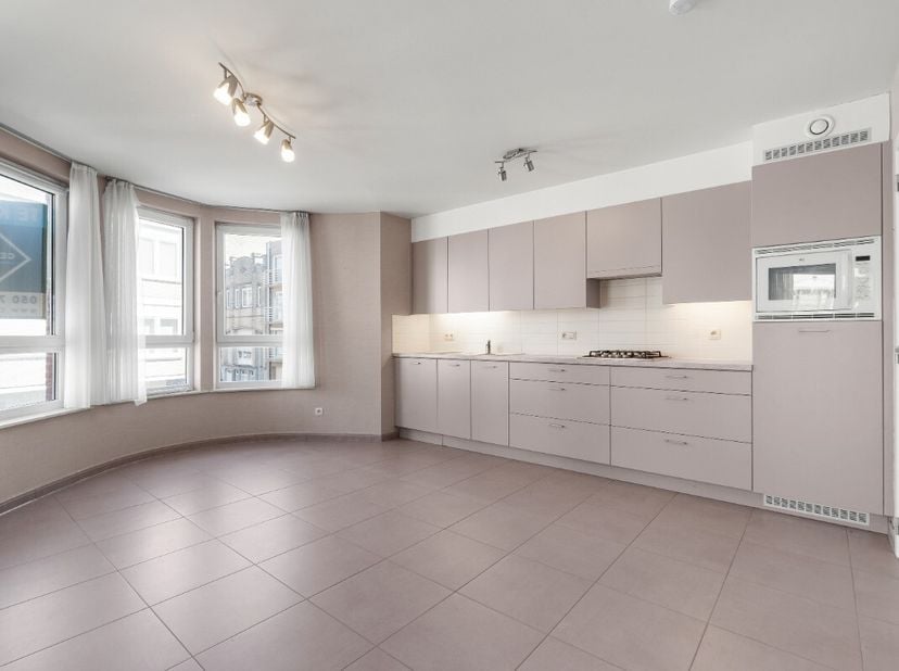 Wenduine: ruim 3 slaapkamer appartement te koop in een kleinschalige residentie met lift!Op zoek naar een ruim en instapklaar appartement op een toplo