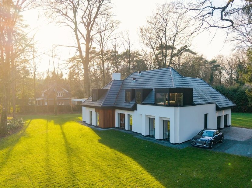 Villa exclusive entièrement rénovée dans un endroit de choix à 's-Gravenwezel (Schilde)<br />
<br />
Janssen &amp; Janssen Vastgoed vous propose cette exc