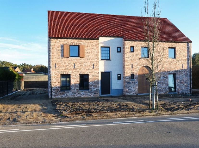 Ruime landelijke nieuwbouwwoning (215m²) in rustige omgeving te Beringen <br />
<br />
Op de Dijkstraat ter hoogte van huisnummer 19 bieden wij dit