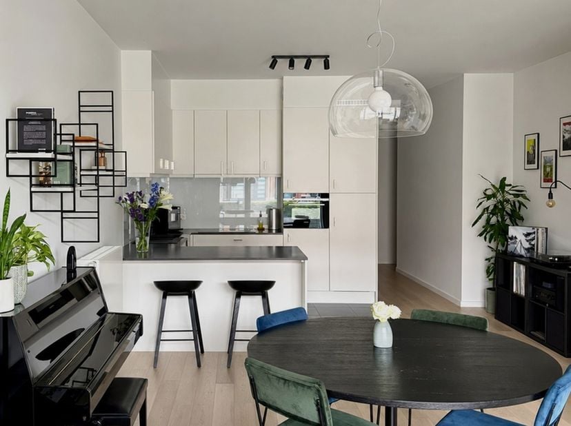 3-slpk appartement met ruime tuin en garagebox vlak bij Gent<br />
<br />
Info en bezoek plannen: https://camelia383a.be.<br />
<br />
Wie het gemak v